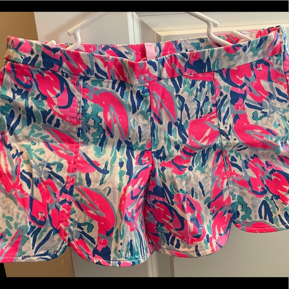 NWT Lilly Pulitzer hazelle stretch shorts- Cosmic Coral Cracked up print - Picture 4 of 6